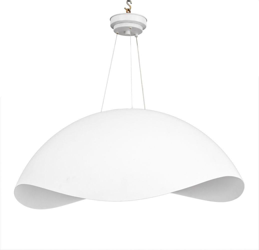 Moderne The Moderns Modernity Lustre à demi-dôme blanc mat en vente