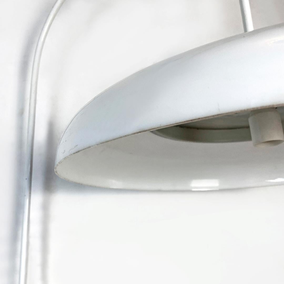 Lampada moderna italiana a braccio da parete regolabile in metallo bianco e plexiglass, anni '70 in vendita 5
