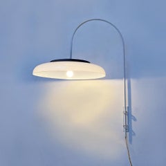 Italian Modern White Metal and Plexiglass Adjustable Wall Arm Lamp, 1970s