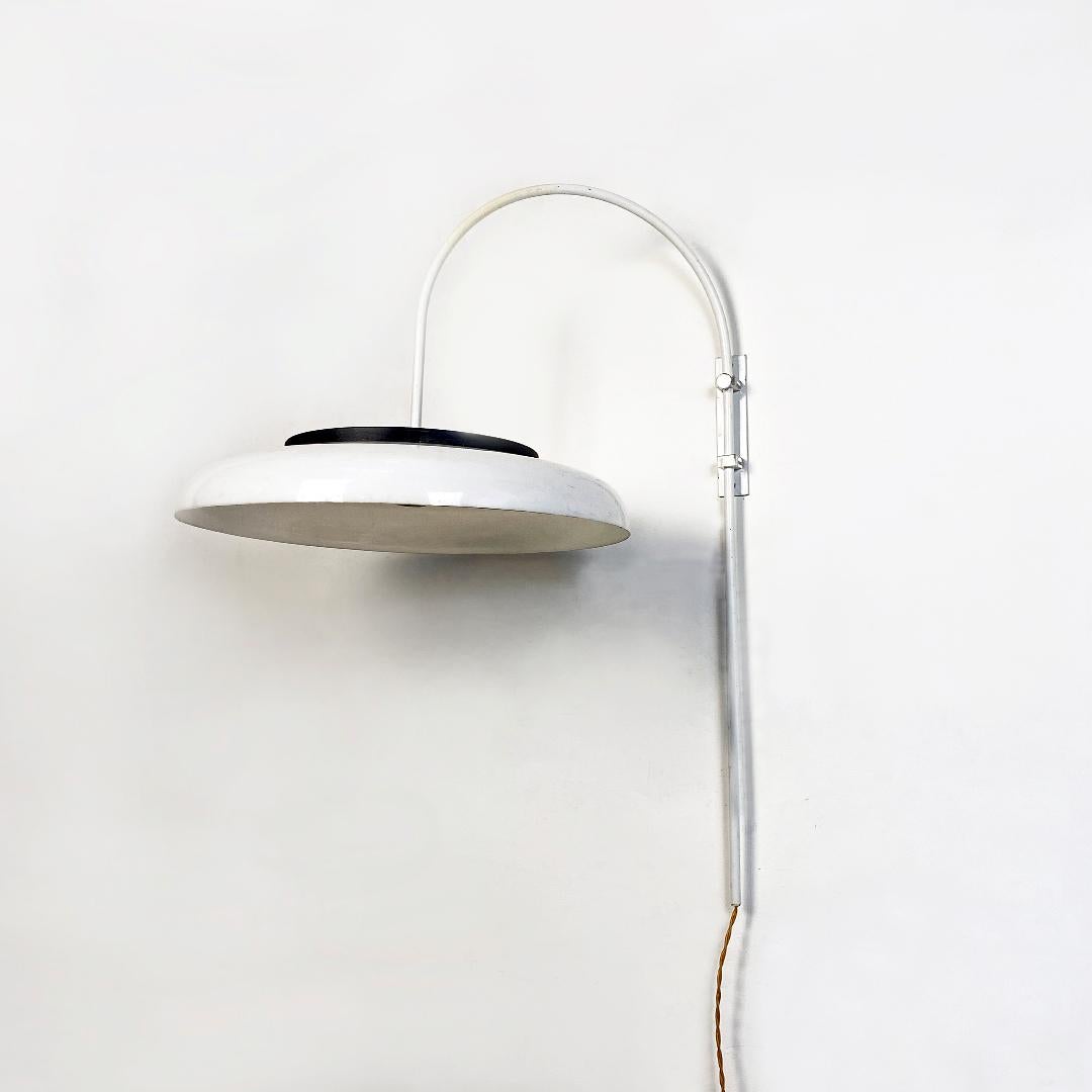 Italian Modern White Metal and Plexiglass Adjustable Wall Arm Lamp, 1970s For Sale 2