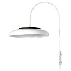 Lámpara italiana moderna de brazo de pared regulable de metal blanco y plexiglás, años 70