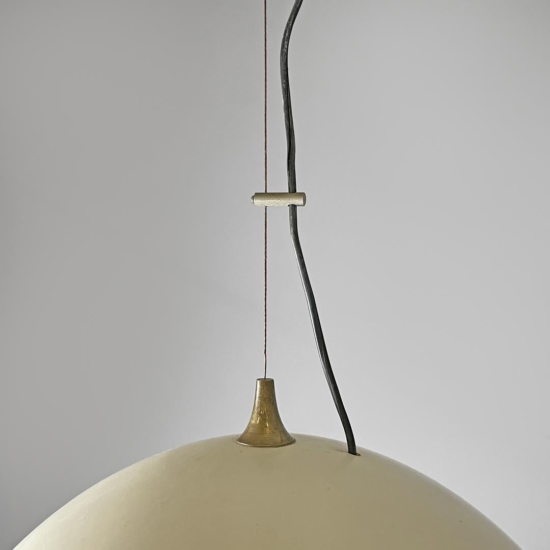 Lámpara de techo italiana moderna de metal blanco con aplicaciones de cristal reflectante Años 70 en venta 3