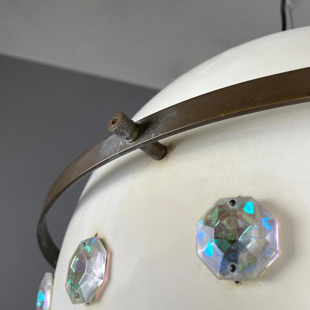 Lámpara de techo italiana moderna de metal blanco con aplicaciones de cristal reflectante Años 70 en venta 4