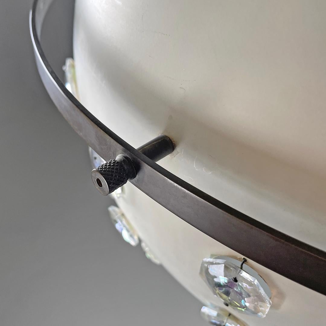 Lámpara de techo italiana moderna de metal blanco con aplicaciones de cristal reflectante Años 70 en venta 5