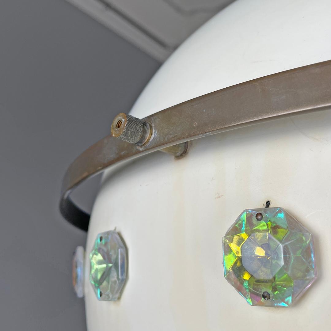 Lámpara de techo italiana moderna de metal blanco con aplicaciones de cristal reflectante Años 70 en venta 6