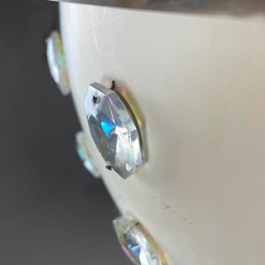 Lámpara de techo italiana moderna de metal blanco con aplicaciones de cristal reflectante Años 70 en venta 8