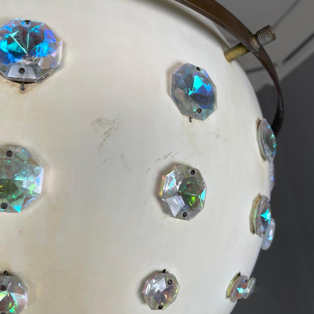 Lámpara de techo italiana moderna de metal blanco con aplicaciones de cristal reflectante Años 70 en venta 9