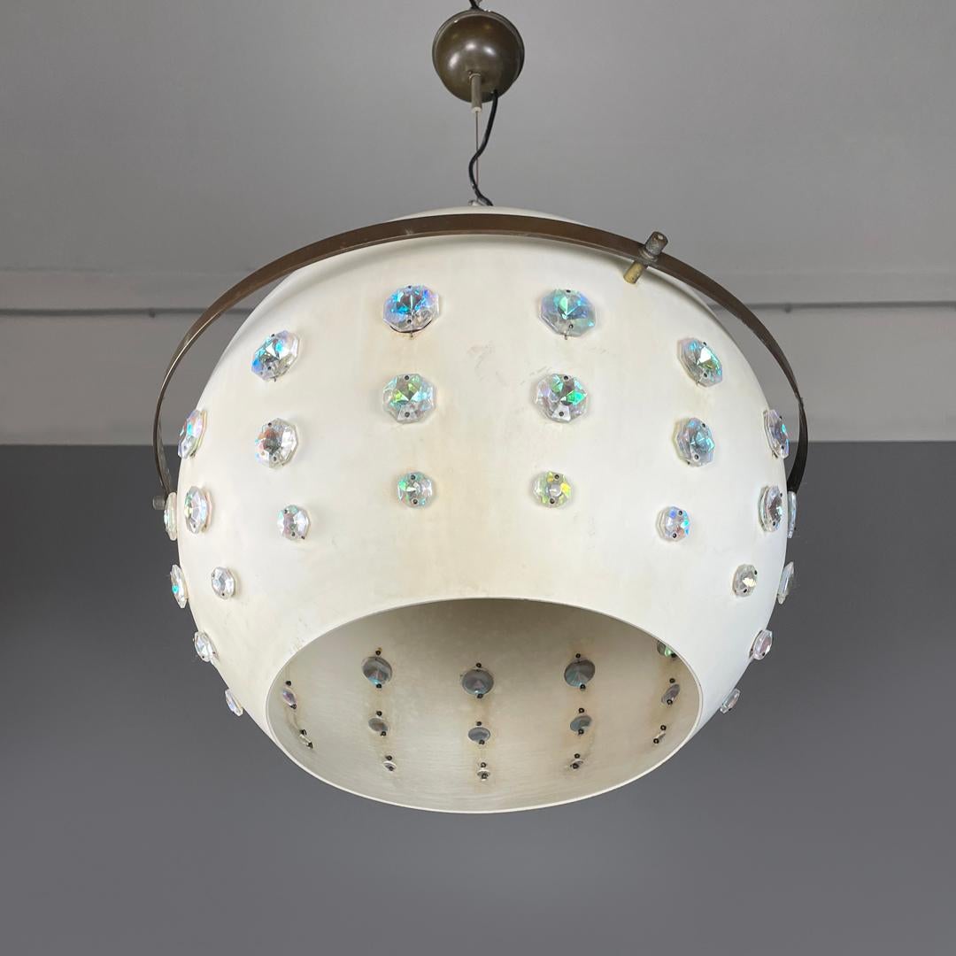 Lámpara de techo italiana moderna de metal blanco con aplicaciones de cristal reflectante Años 70 Italiano en venta