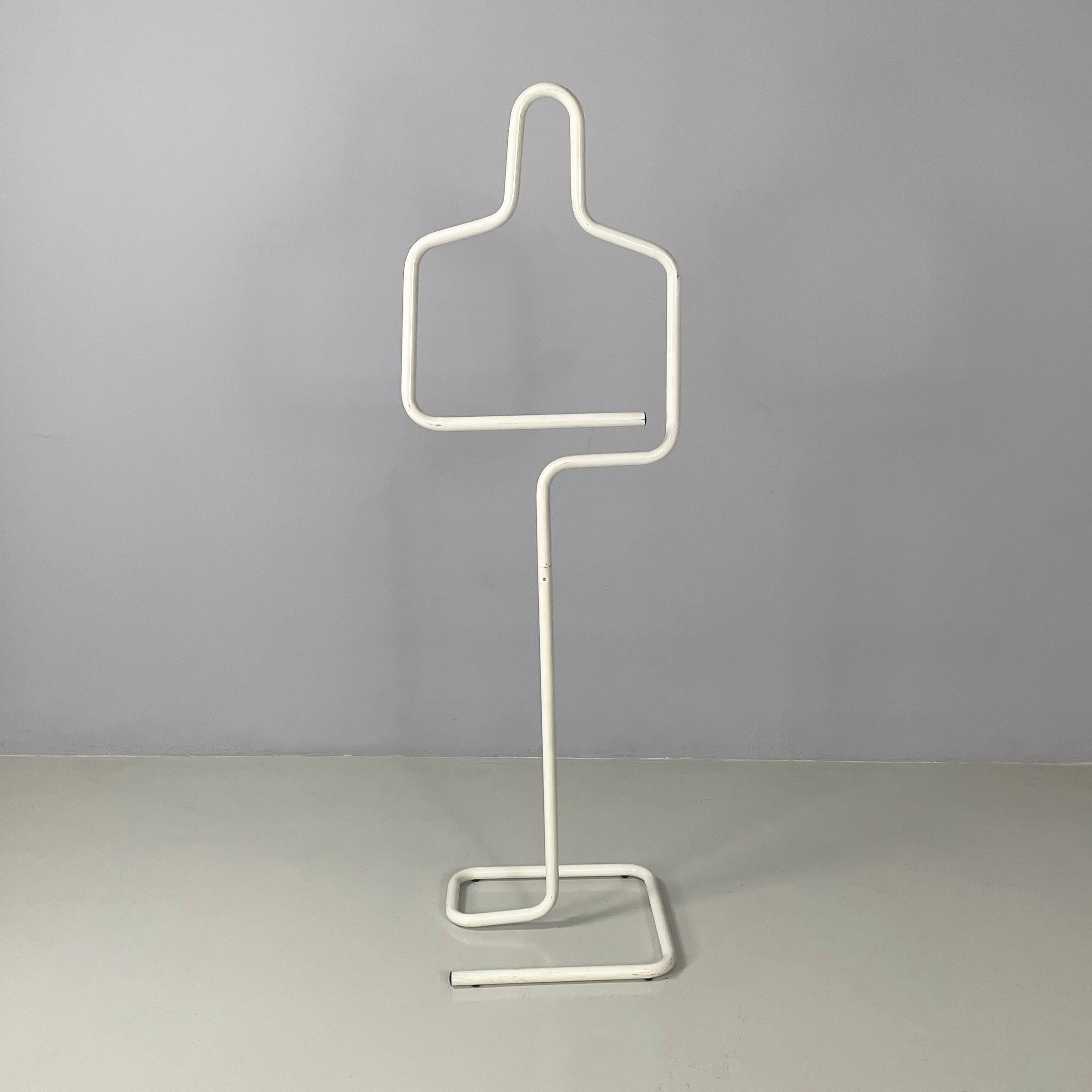 Italian modern White metal valet stand coat hanger by Gieffe, 1970s
Vintage and fantastic floor valet stand composed of a single white painted metal tubular with black terminals. The coat hanger features a human silhouette. Square base.
Produced by