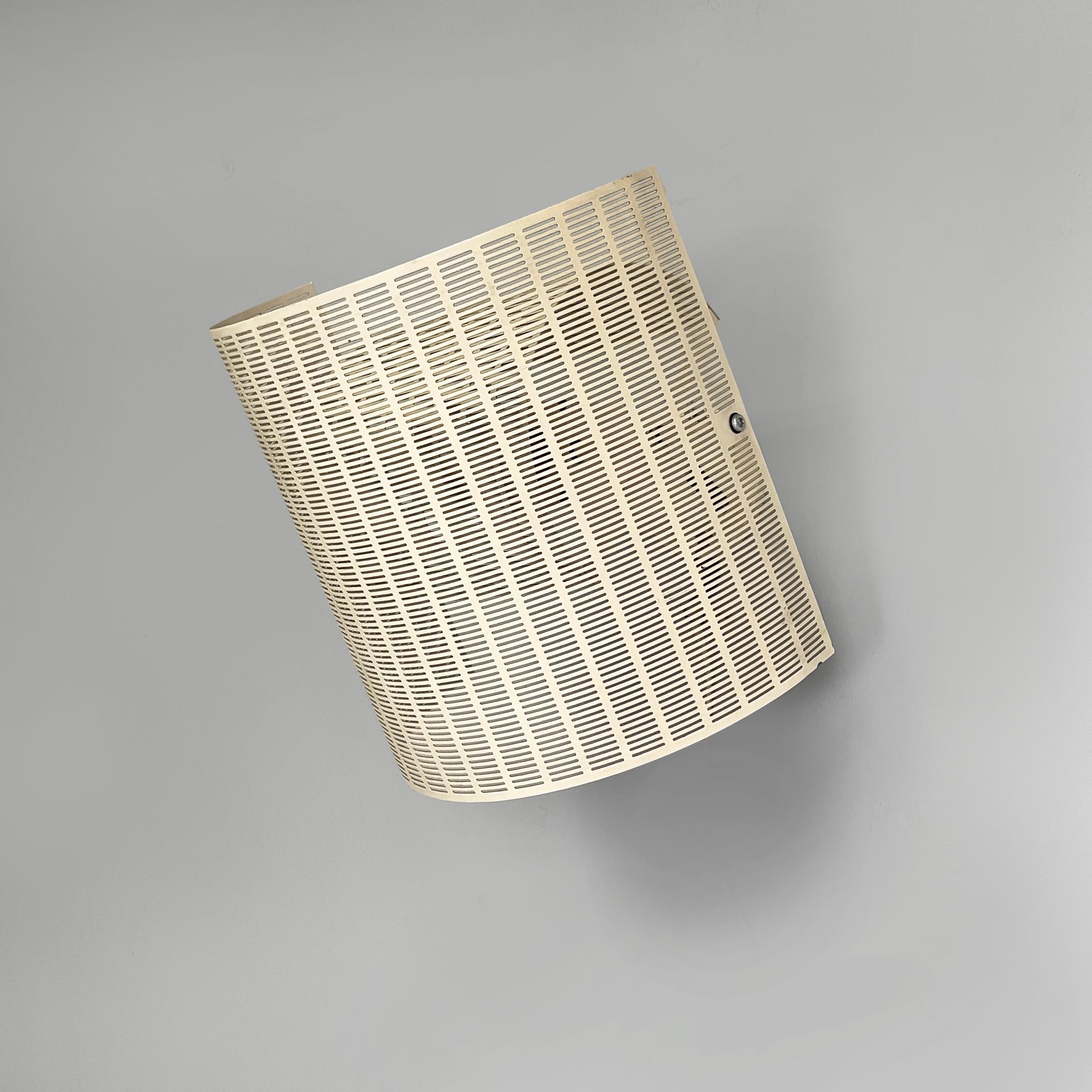 Late 20th Century Italian modern white metal wall lamp Shogun by Mario Botta for Artemide, 1980s For Sale