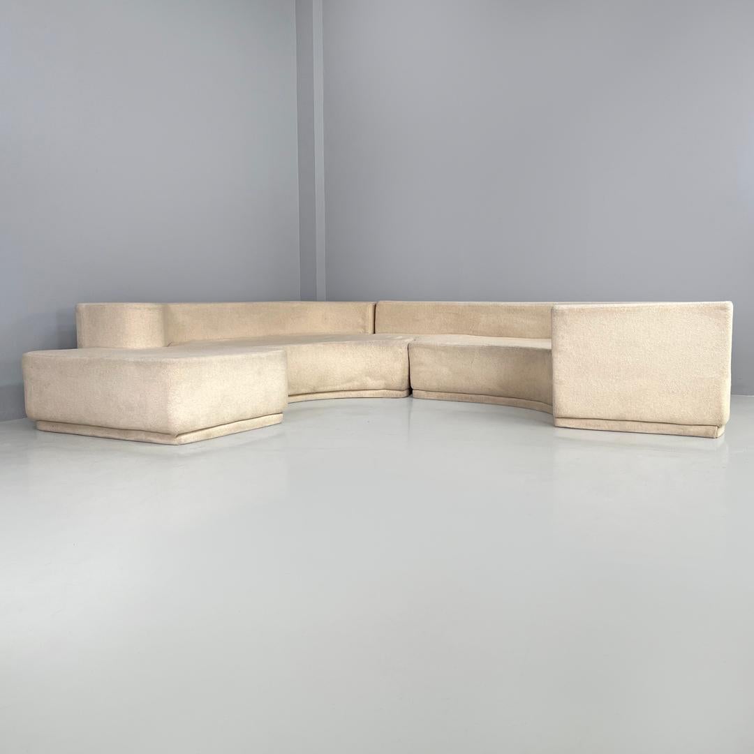 Italian modern white modular sofa Lara by Pamio Massari Toso for Stilwood, 1970s
Modular sofa mod. Lara in textured ivory white fabric. The structure follows curved and rounded lines, one module ends with an island while the other has an armrest