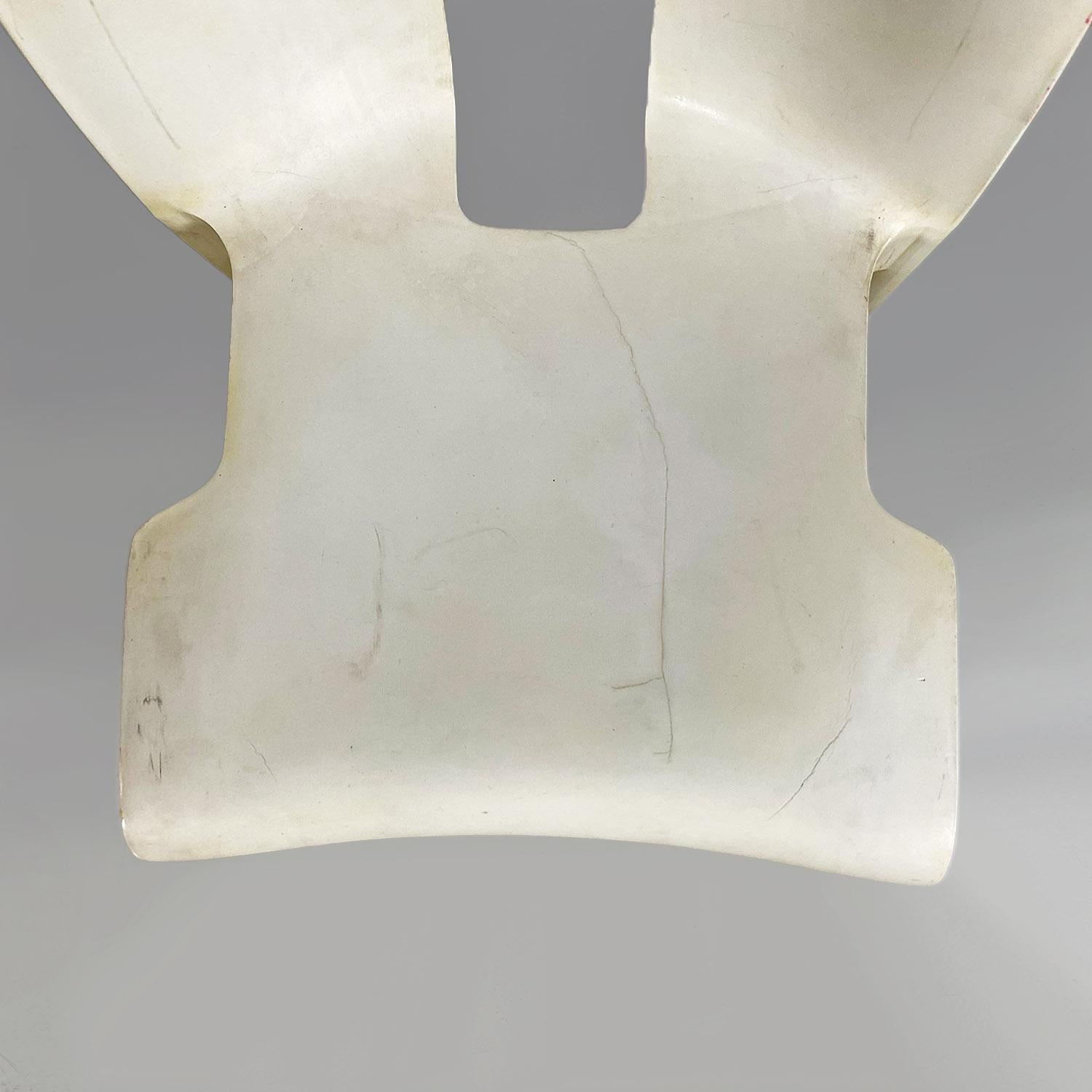 Chaises universelles italiennes modernes 860 en plastique blanc, Joe Colombo, Kartell, 1970 en vente 5