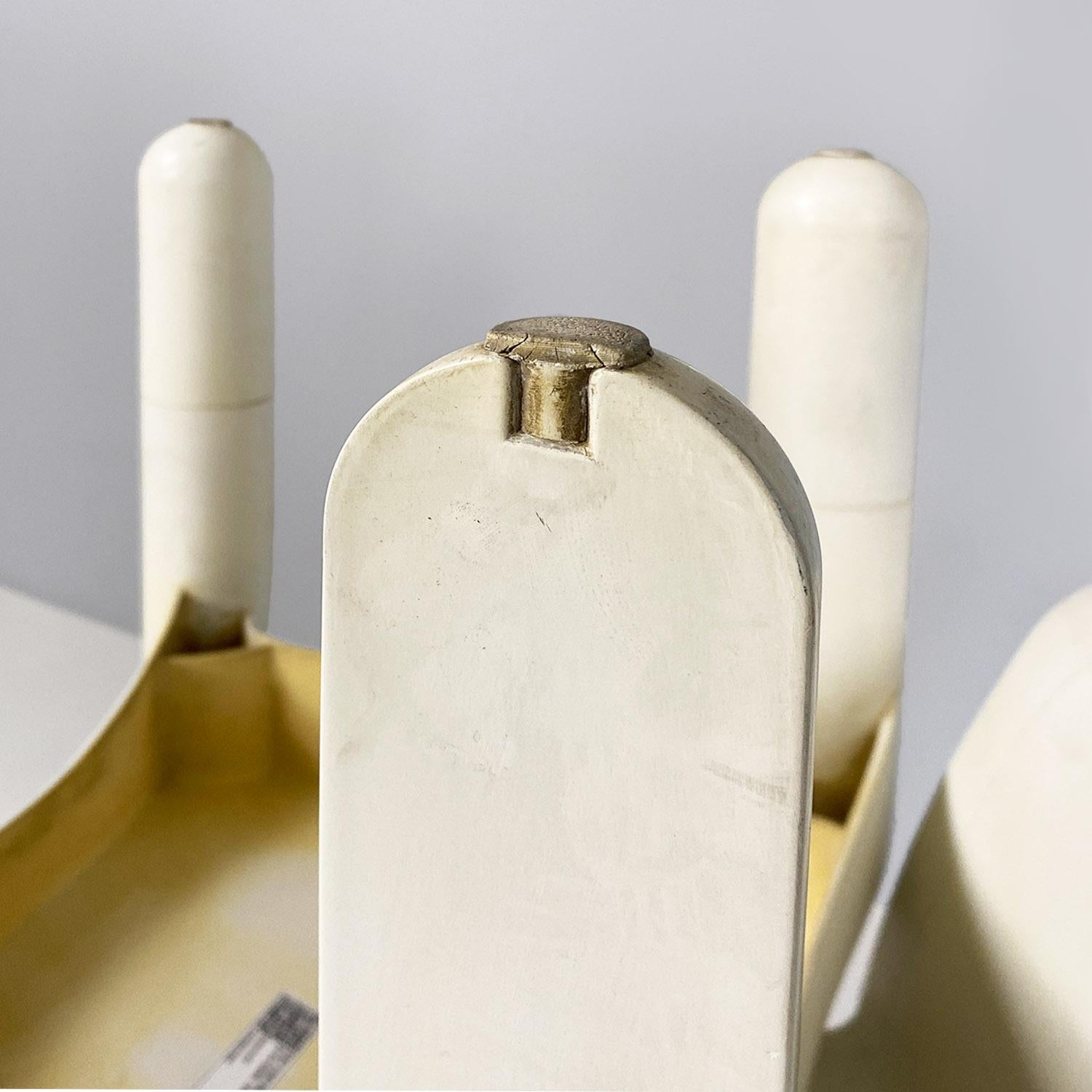 Chaises universelles italiennes modernes 860 en plastique blanc, Joe Colombo, Kartell, 1970 en vente 13