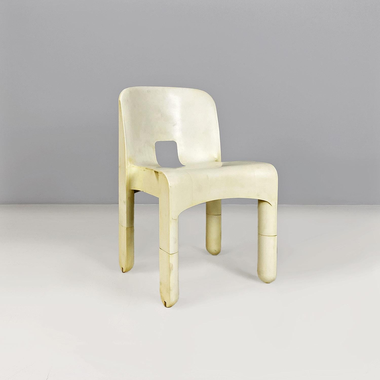 Italian modern white plastic 860 Universale Chairs, Joe Colombo, Kartell, 1970s In Good Condition For Sale In MIlano, IT