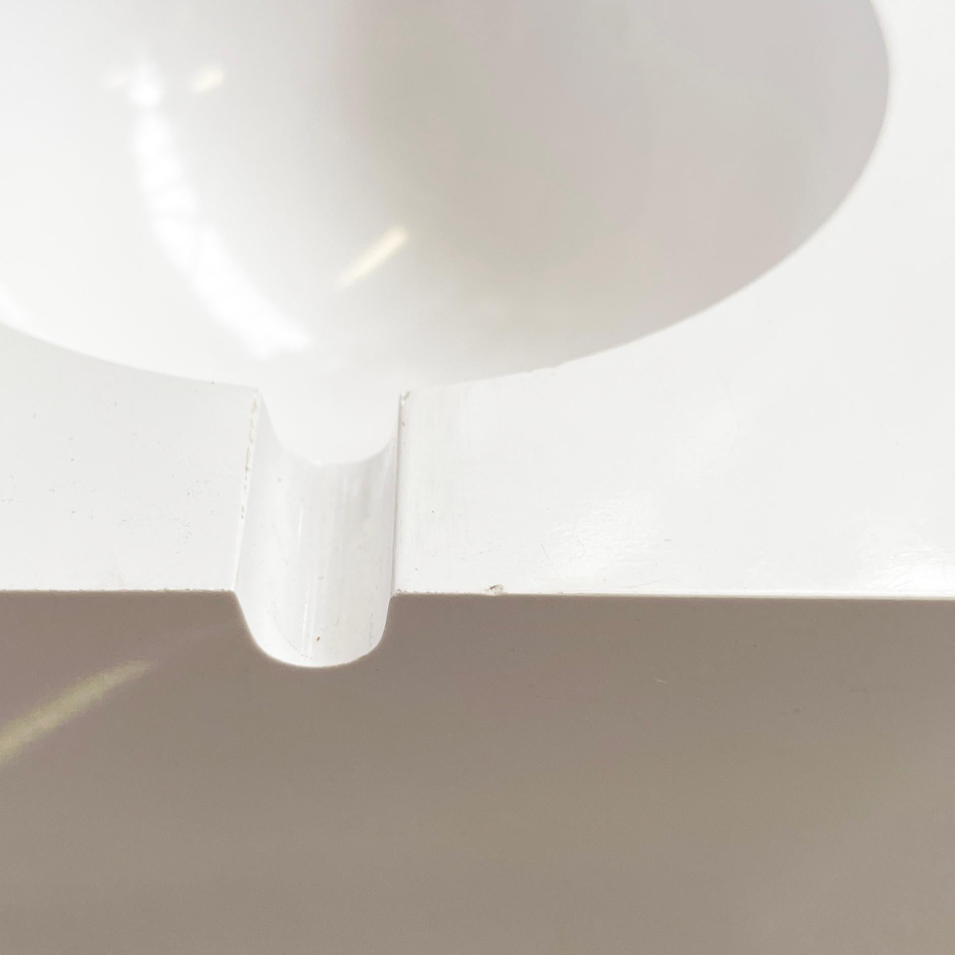 Italian modern white plastic ashtray by Giorgio Soavi for Olivetti, 1960s in vendita 4