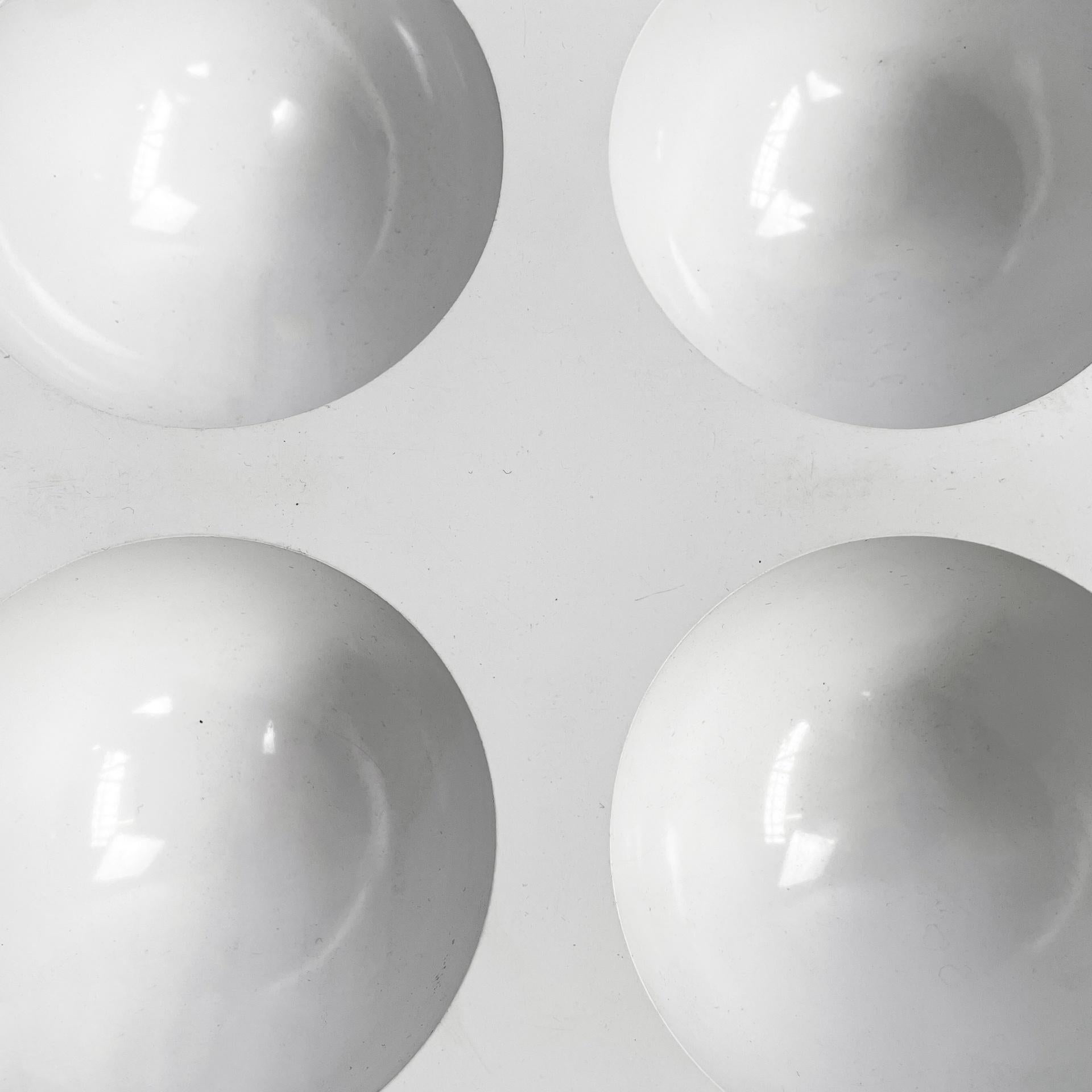 Mid-20th Century Italian modern white plastic ashtray by Giorgio Soavi for Olivetti, 1960s in vendita
