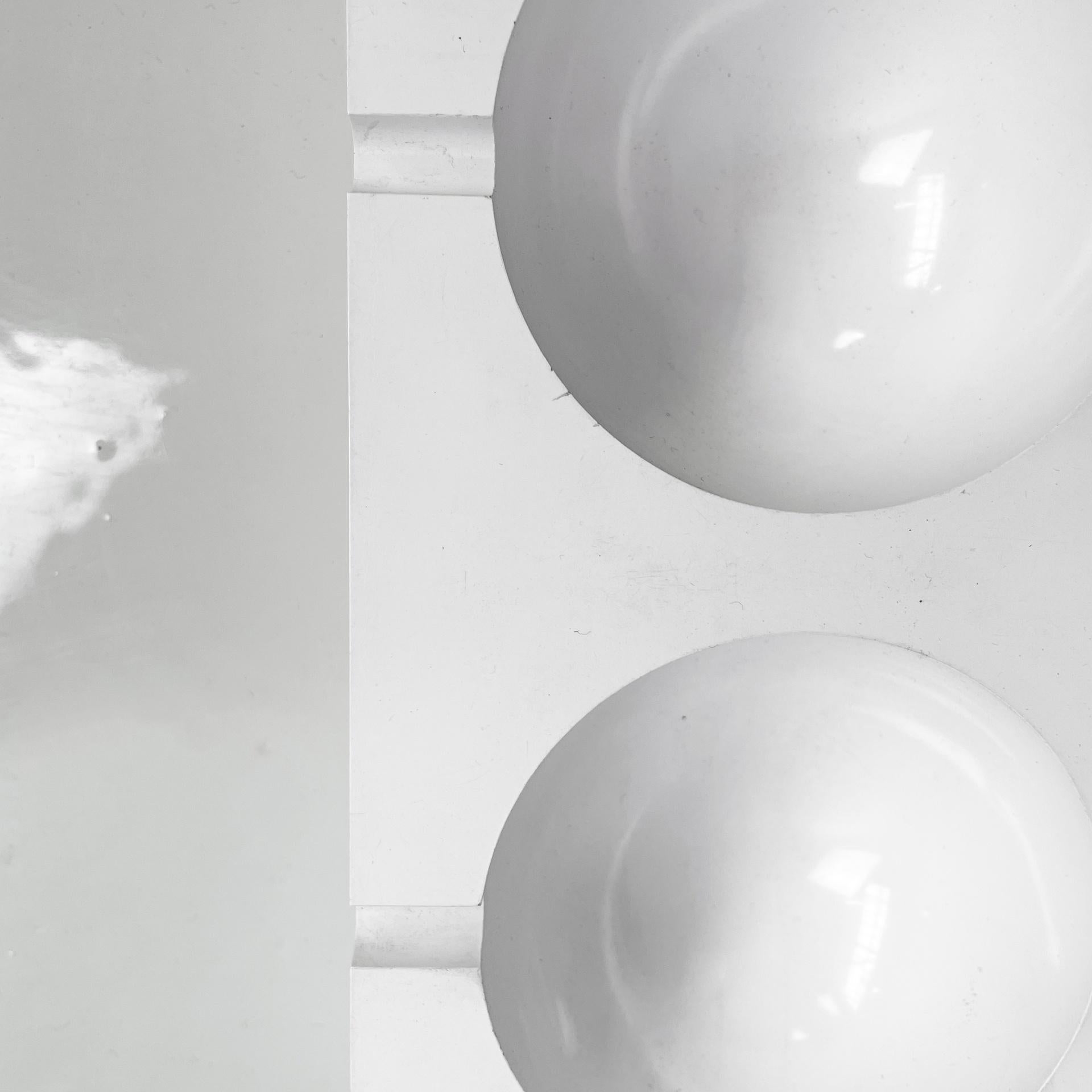 Plastica Italian modern white plastic ashtray by Giorgio Soavi for Olivetti, 1960s in vendita
