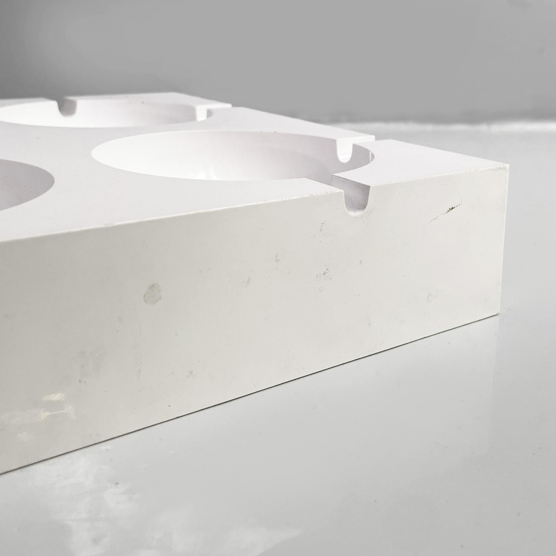 Italian modern white plastic ashtray by Giorgio Soavi for Olivetti, 1960s in vendita 3