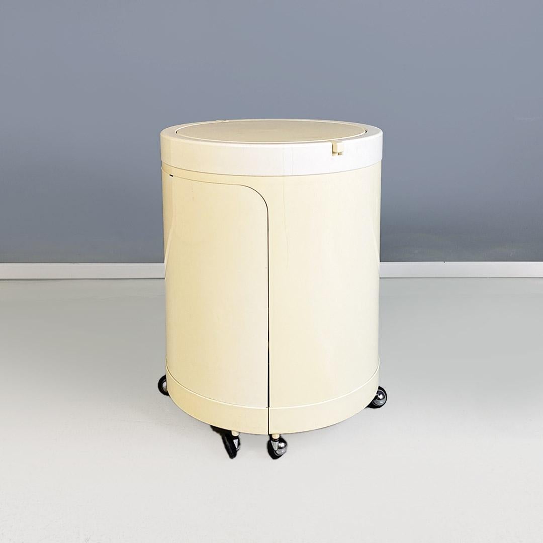 Italian modern Silvi white make-up dressing table by Studio Kastilia 1980s For Sale 2