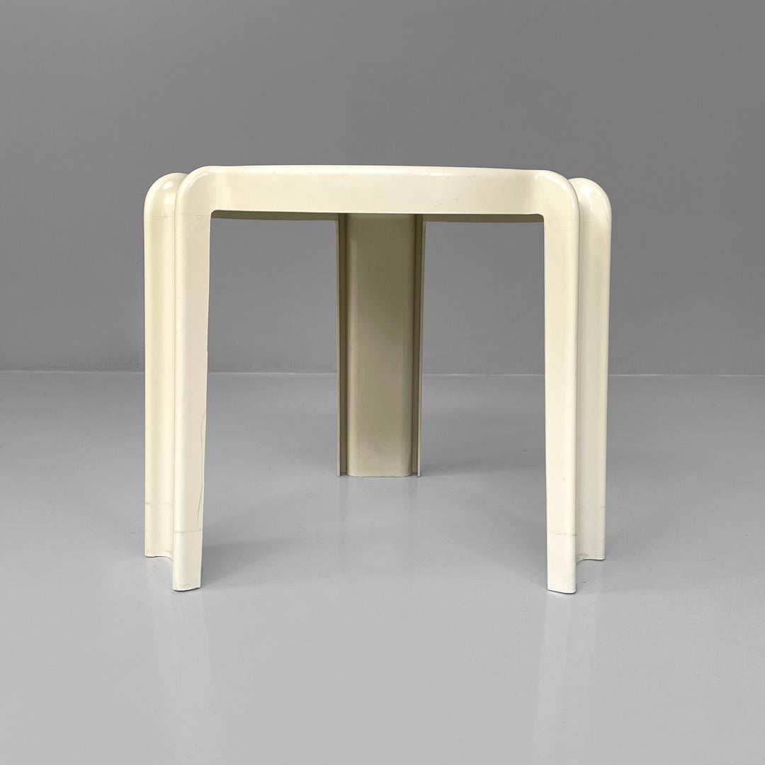 Tables basses modernes italiennes en plastique blanc par Giotto Stoppino pour Kartell, 1970 en vente 4
