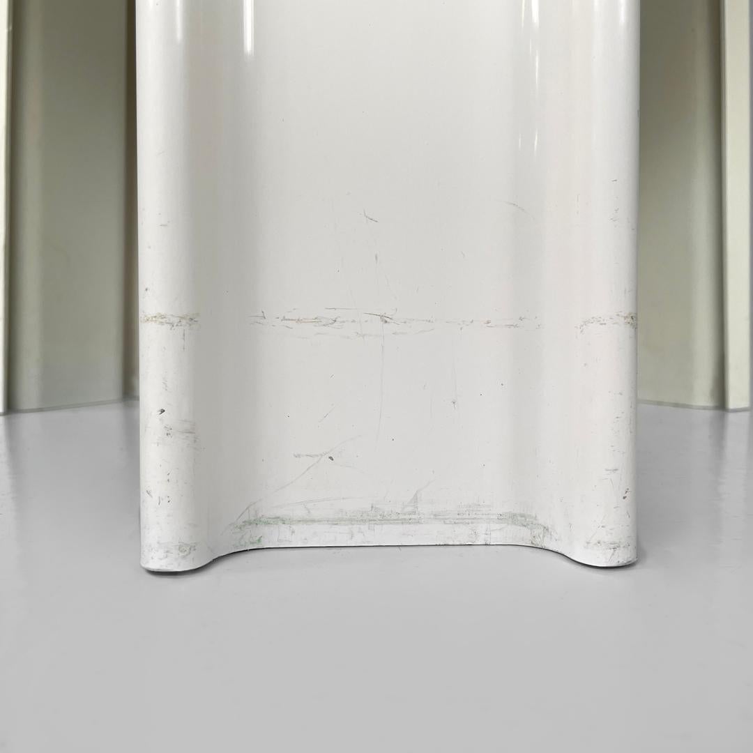 Italian modern white plastic coffee tables by Giotto Stoppino for Kartell, 1970s For Sale 13