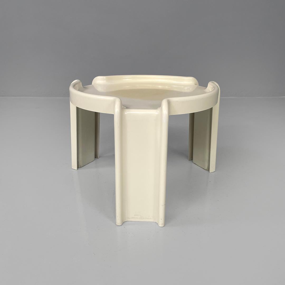 Late 20th Century Italian modern white plastic coffee tables by Giotto Stoppino for Kartell, 1970s For Sale