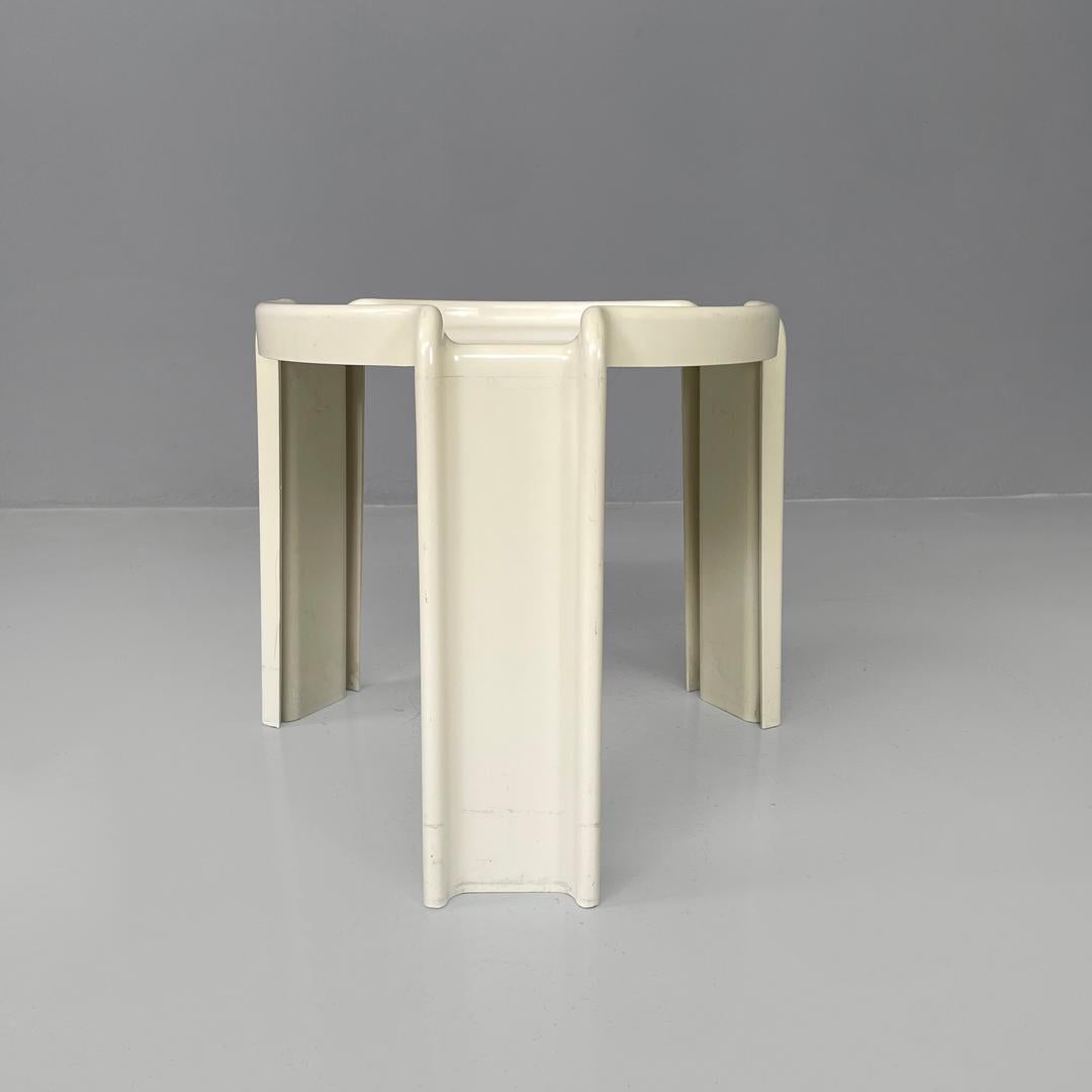 Tables basses modernes italiennes en plastique blanc par Giotto Stoppino pour Kartell, 1970 en vente 3
