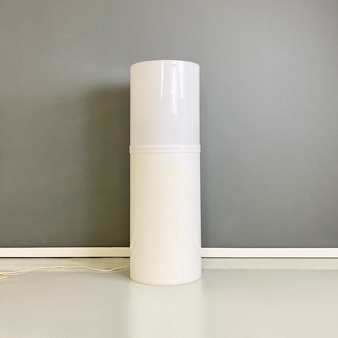 Italian Modern White Plastic Floor Lamp, 1970s For Sale 2