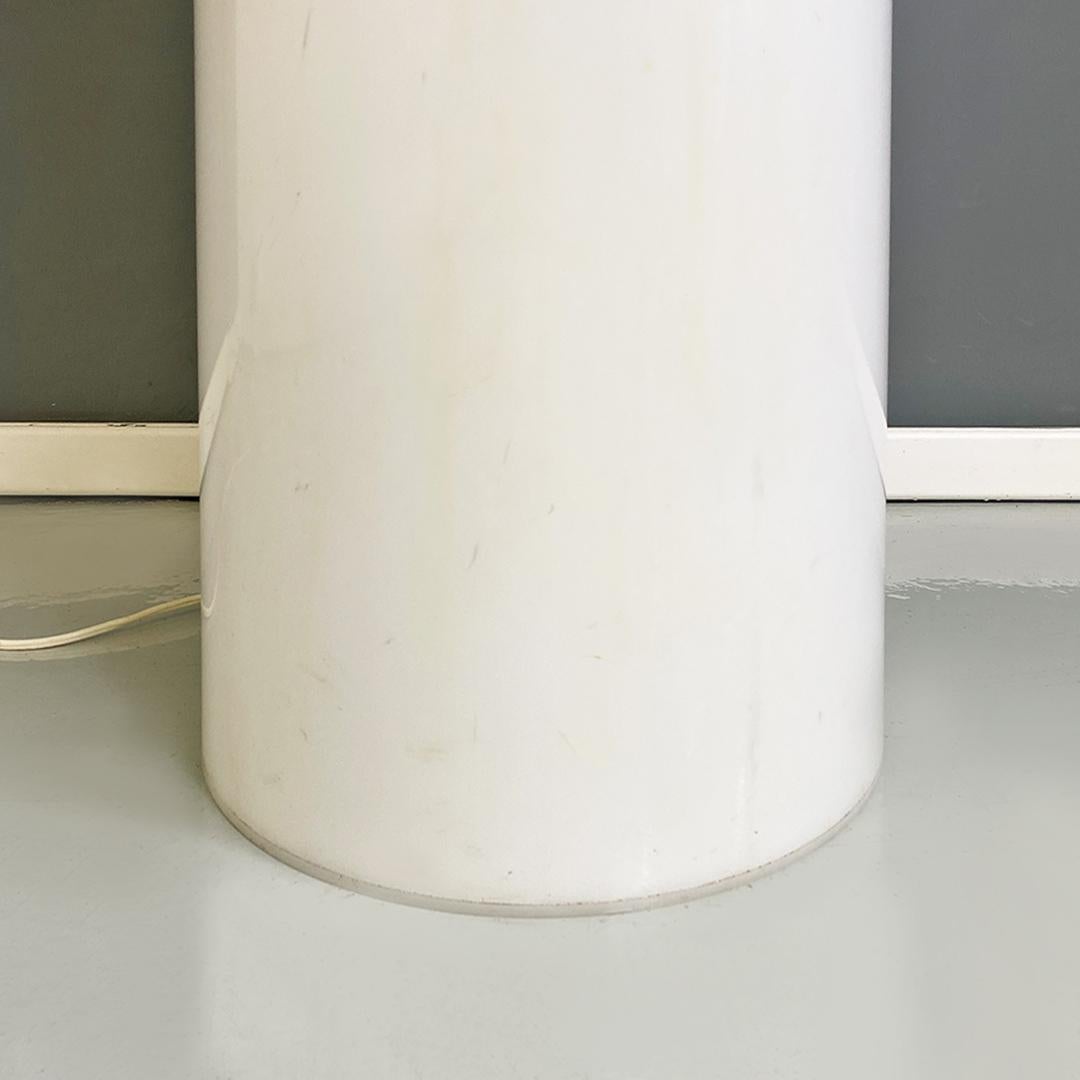 Italian Modern White Plastic Floor Lamp, 1970s For Sale 5