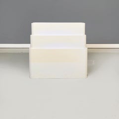 Italian Modern White Plastic Magazine Rack 4675 by Stoppino for Kartell, 1970s