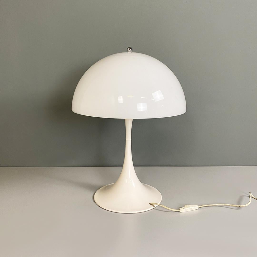 Italian modern White plexiglass table lamp mod. Panthella by Verner Panton for Louis Poulsen, 1970s
Iconic and fantastic table lamp mod. Panthella with 