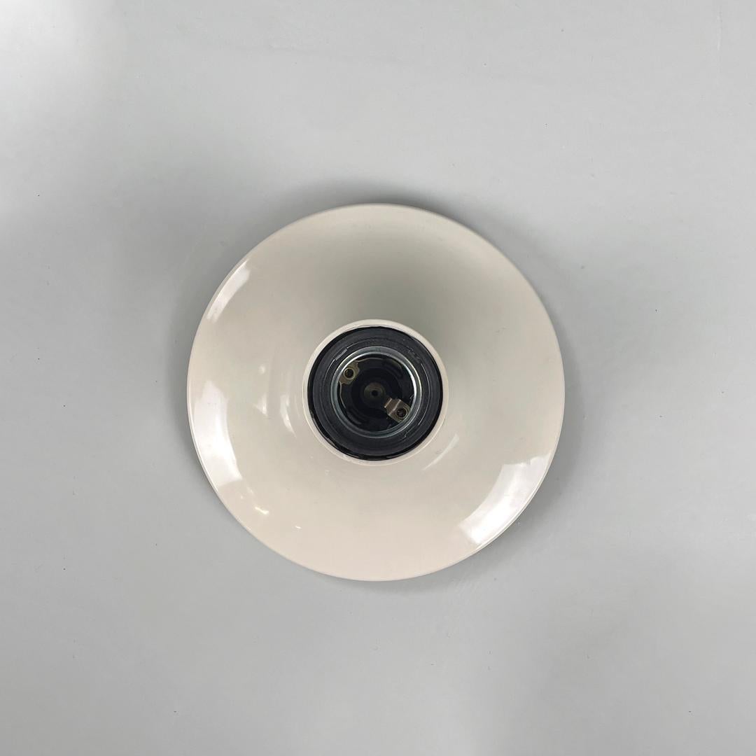 Italian modern white plastic wall lamps Teti Vico Magistretti for Artemide 1970s For Sale 4