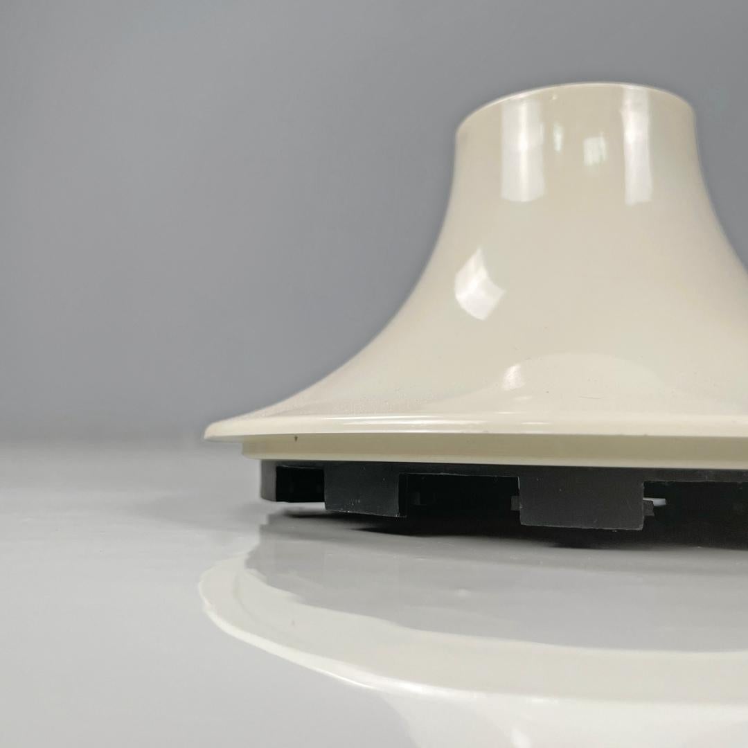 Italian modern white plastic wall lamps Teti Vico Magistretti for Artemide 1970s For Sale 7
