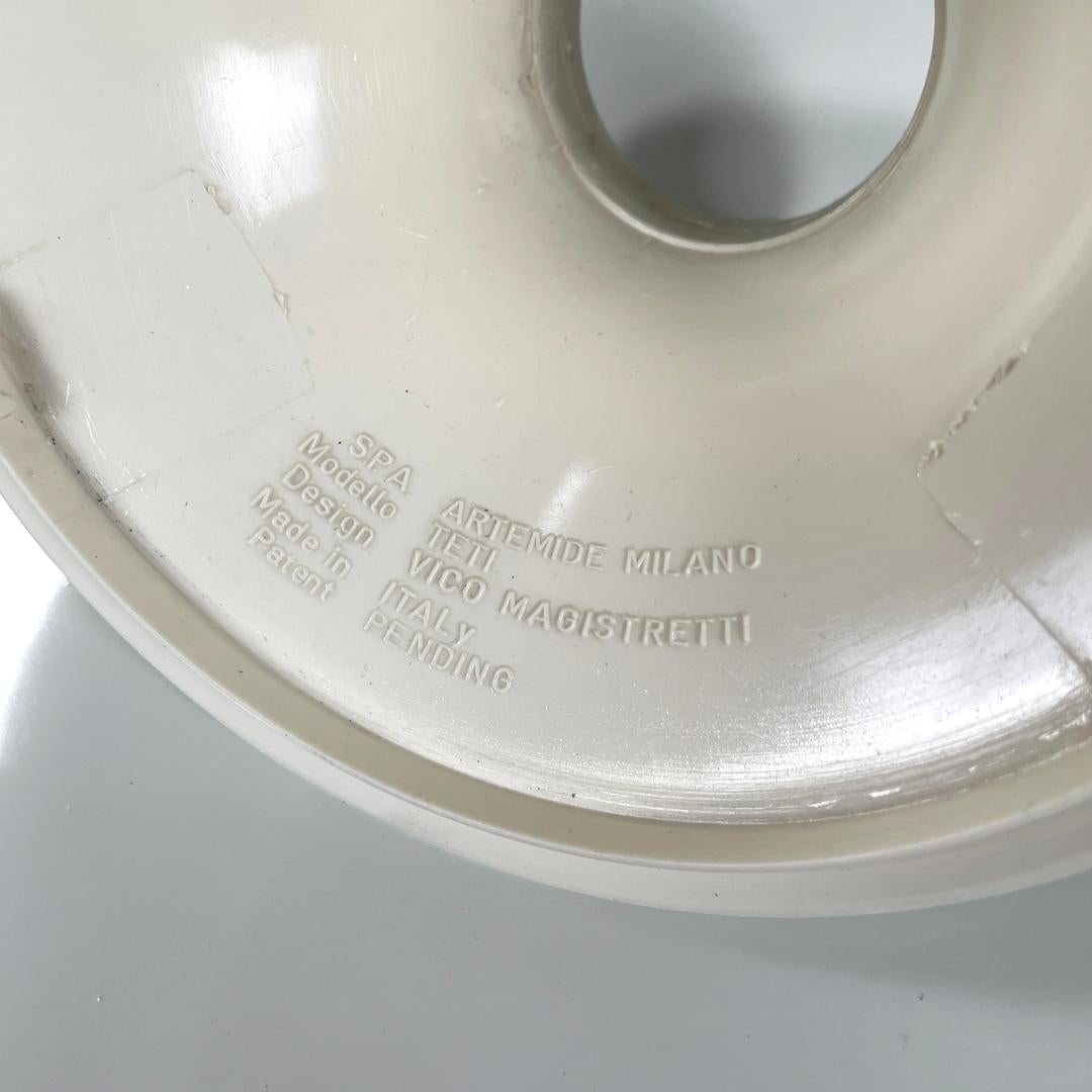 Italian modern white plastic wall lamps Teti Vico Magistretti for Artemide 1970s For Sale 8
