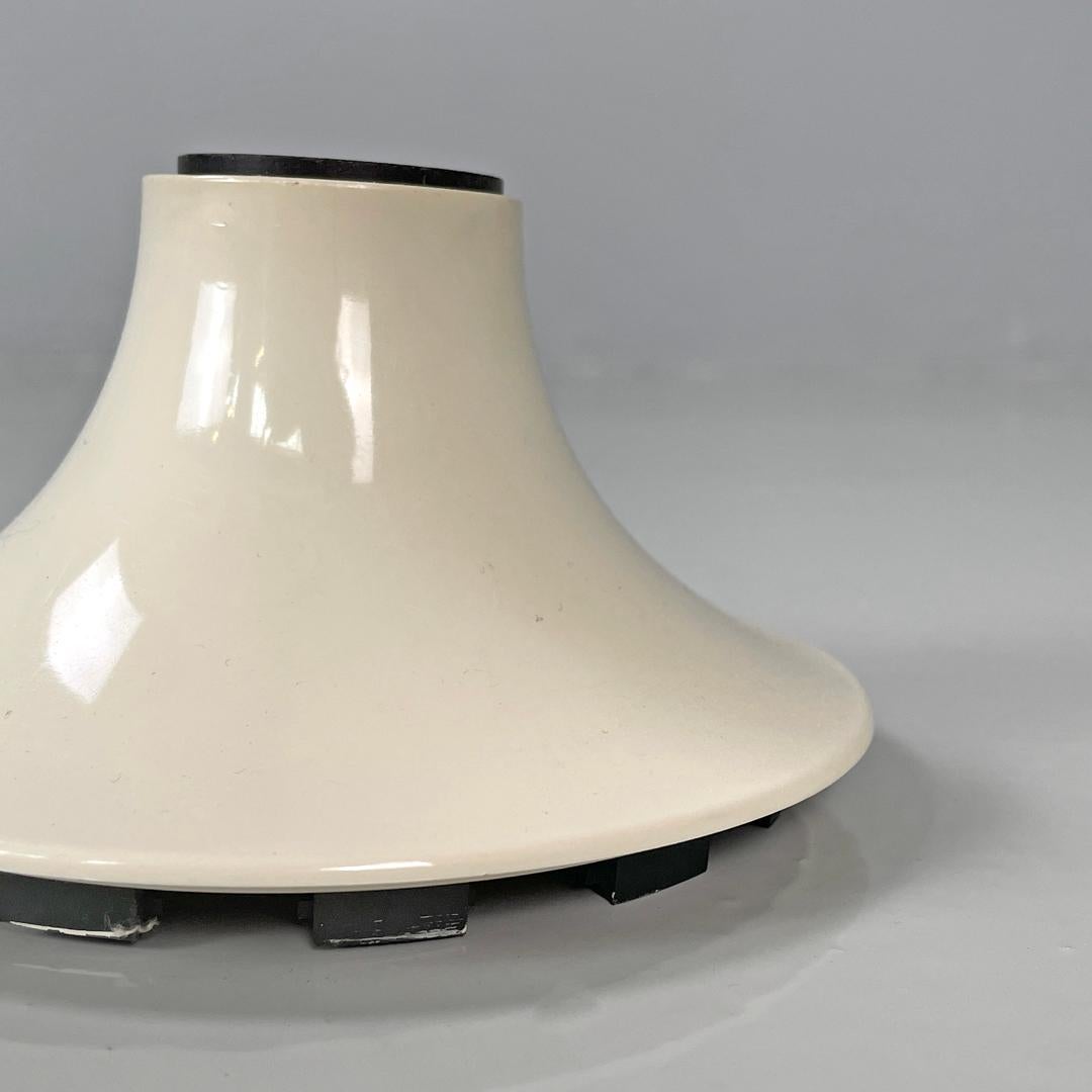 Italian modern white plastic wall lamps Teti Vico Magistretti for Artemide 1970s 9