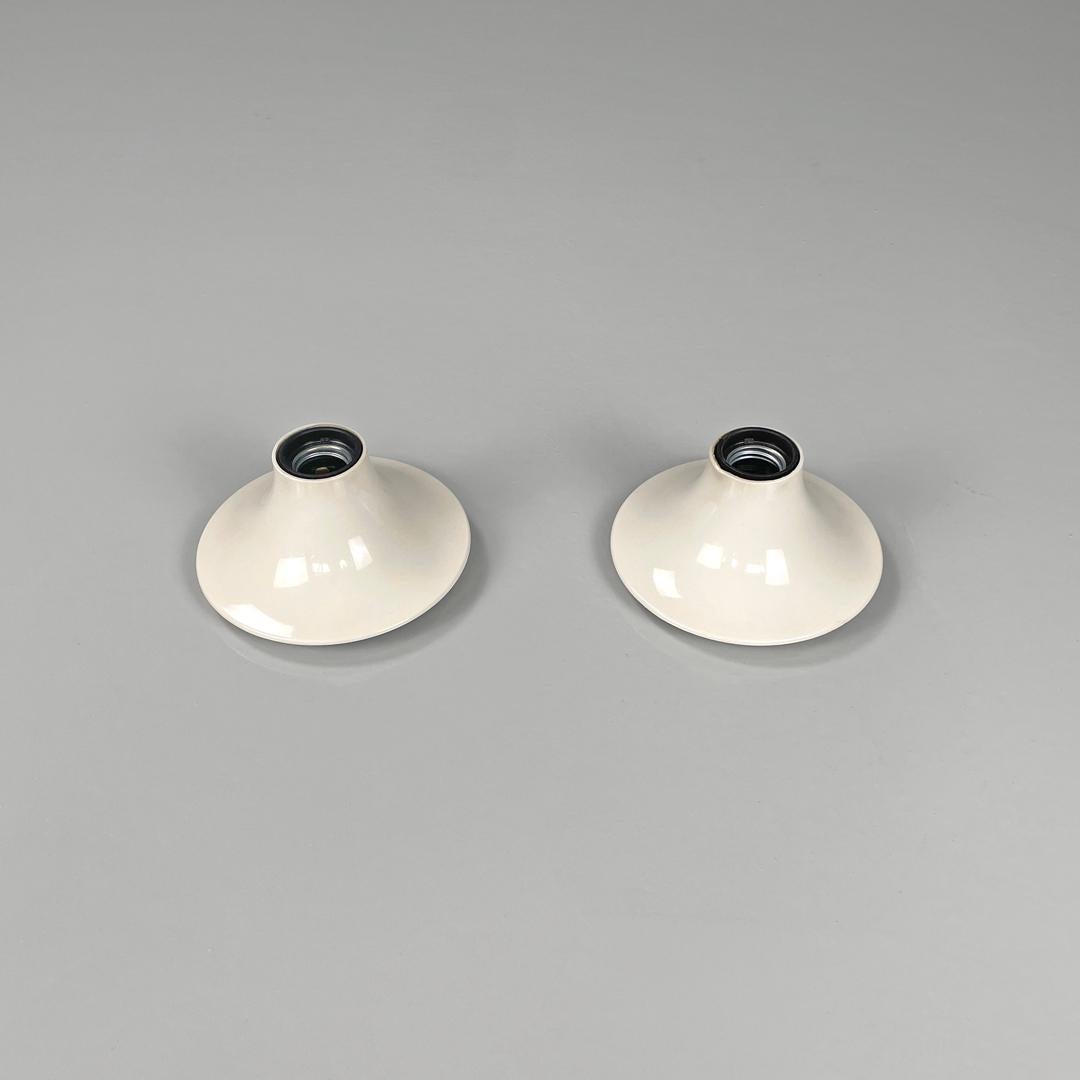 Italian modern white plastic wall lamps Teti Vico Magistretti for Artemide 1970s
Pair of wall lamps mod. Teti with round base in white plastic with black plastic interior. The light bulb is visible. The structure tends to widen towards the base and
