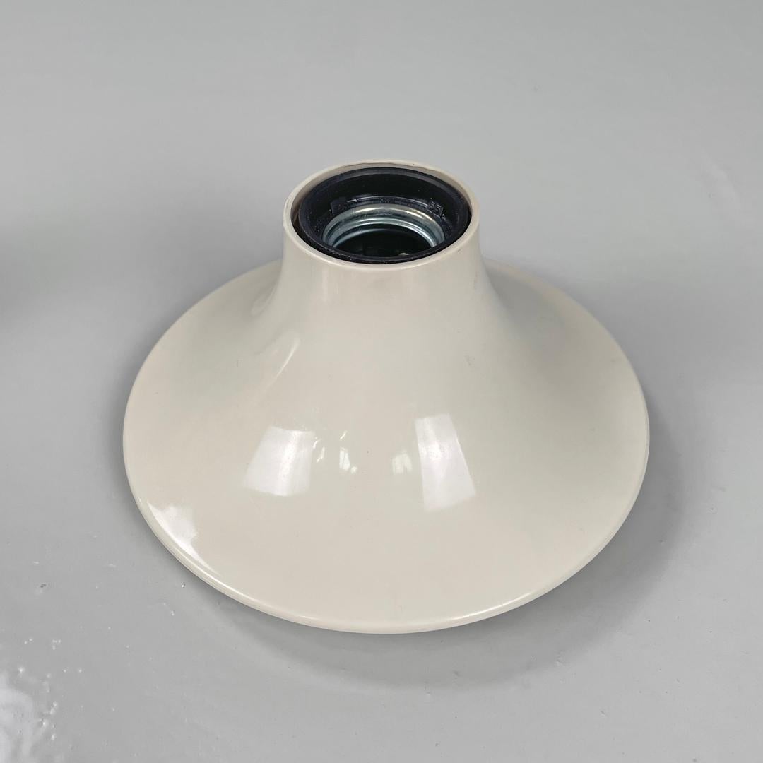 Italian modern white plastic wall lamps Teti Vico Magistretti for Artemide 1970s For Sale 3