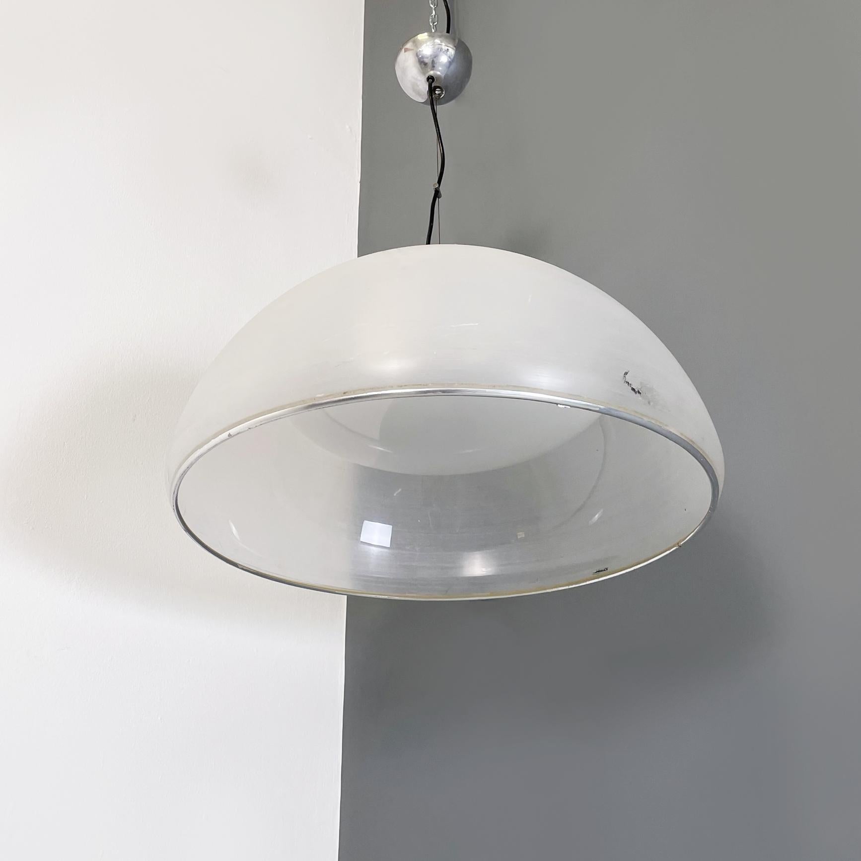 Italian modern White plexiglass and metal dome shape Chandelier by Guzzini 1970s In Good Condition For Sale In MIlano, IT