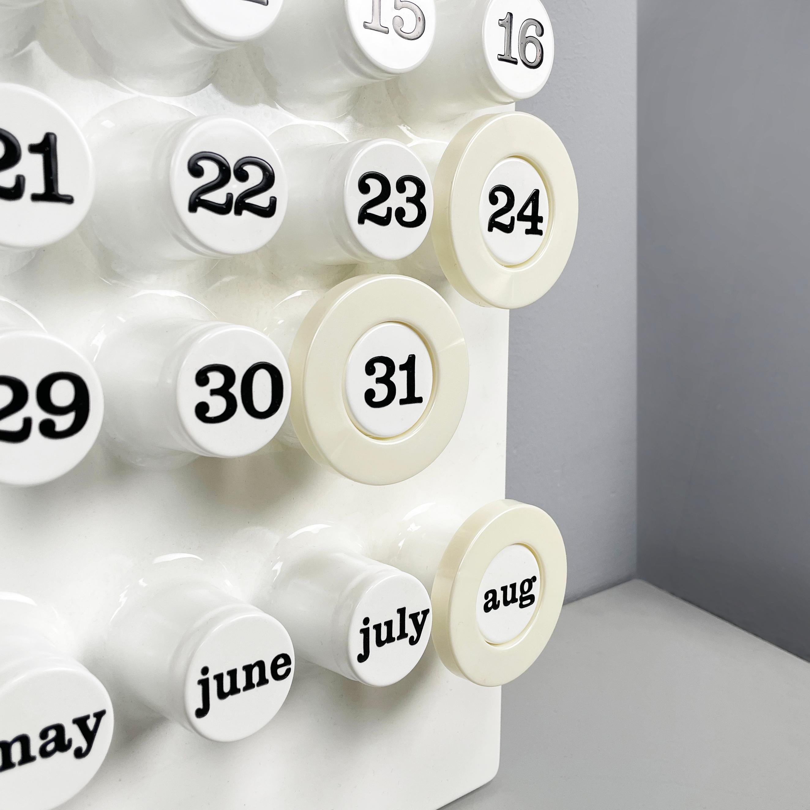 Italian modern pearl white rings for the perpetual wall calendar by Ring A Date, 2020s
Set of 3 round rings for the perpetual wall calendar by Ring A Date, in pearl white plastic. The ring has the function of marking the day, number and month on the