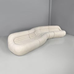 Italian modern white sofa Carrera by De Pas D'urbino Lomazzi B&B, 1970s