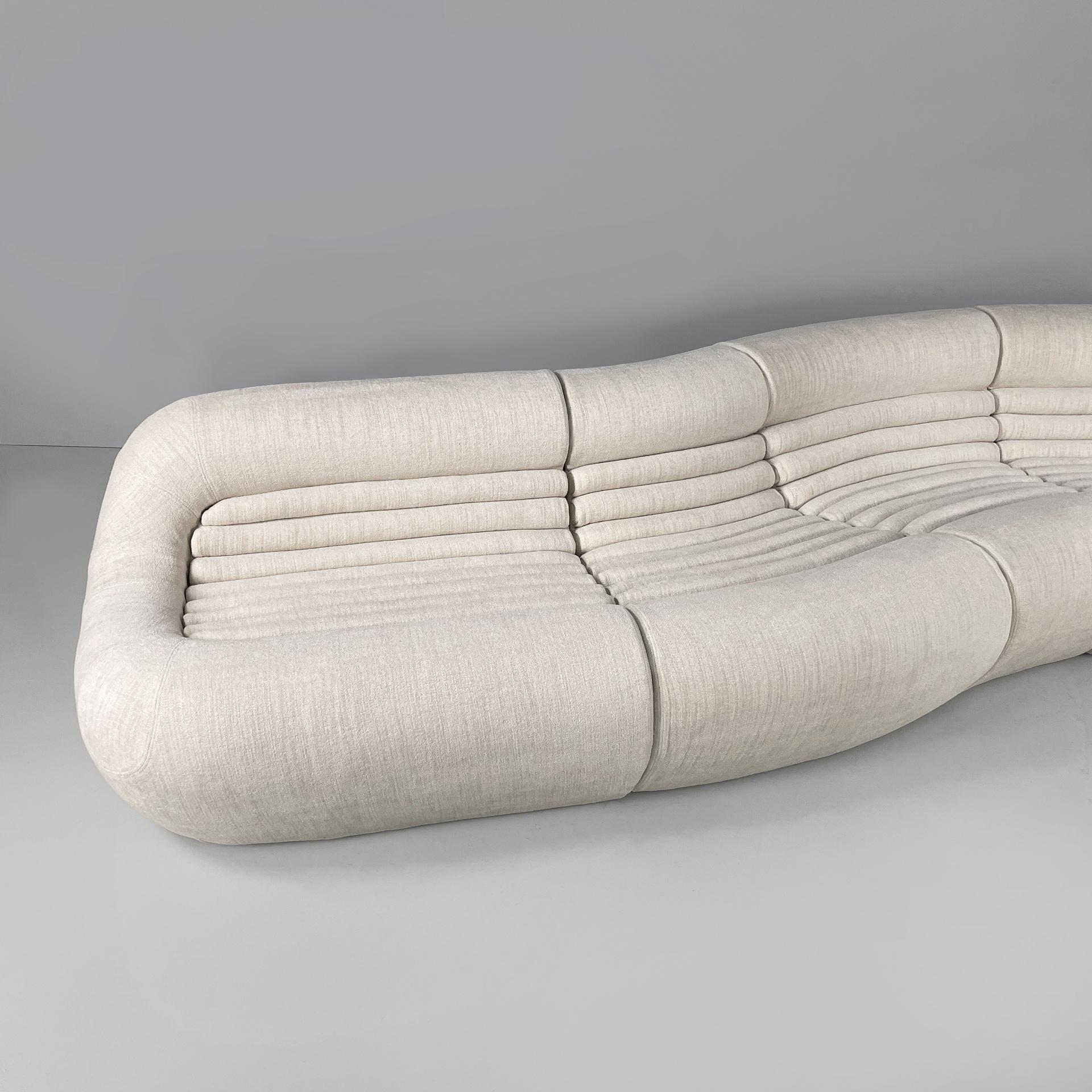 Sofá blanco moderno italiano Carrera de De Pas D'urbino Lomazzi B&B, años 70 Tela en venta