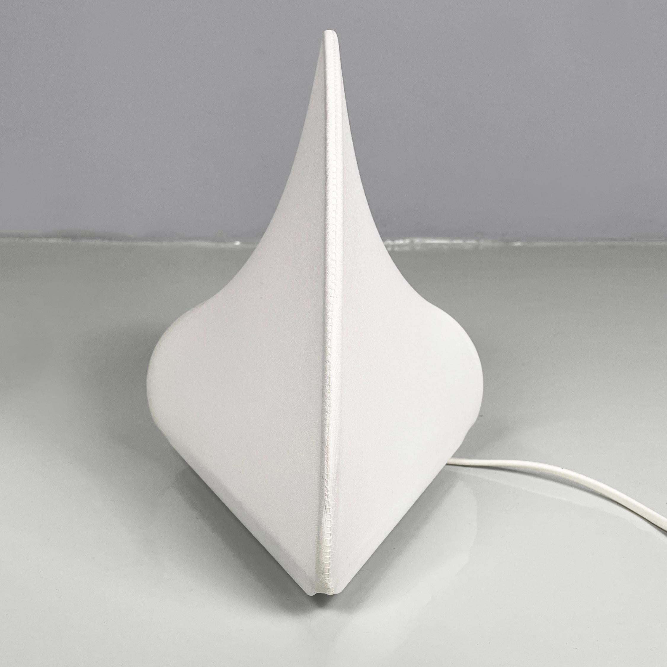 Late 20th Century Italian modern white table lamps Kaori 1 by Kazuhide Takahama for Sirrah, 1970s For Sale