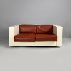 Italian modern white wood leather sofa Saratoga by Vignelli Poltronova 1980s