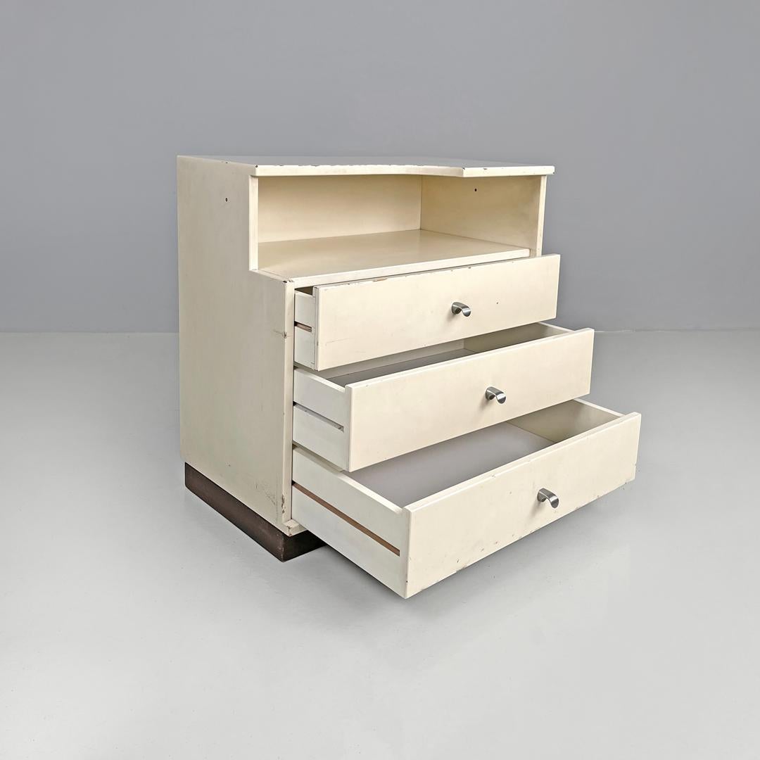 Italian modern white wooden bedside table with shaped top, 1980s For Sale 4
