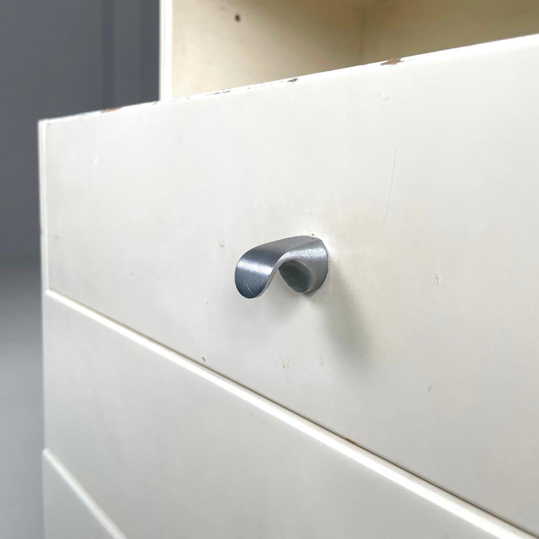 Italian modern white wooden bedside table with shaped top, 1980s For Sale 8