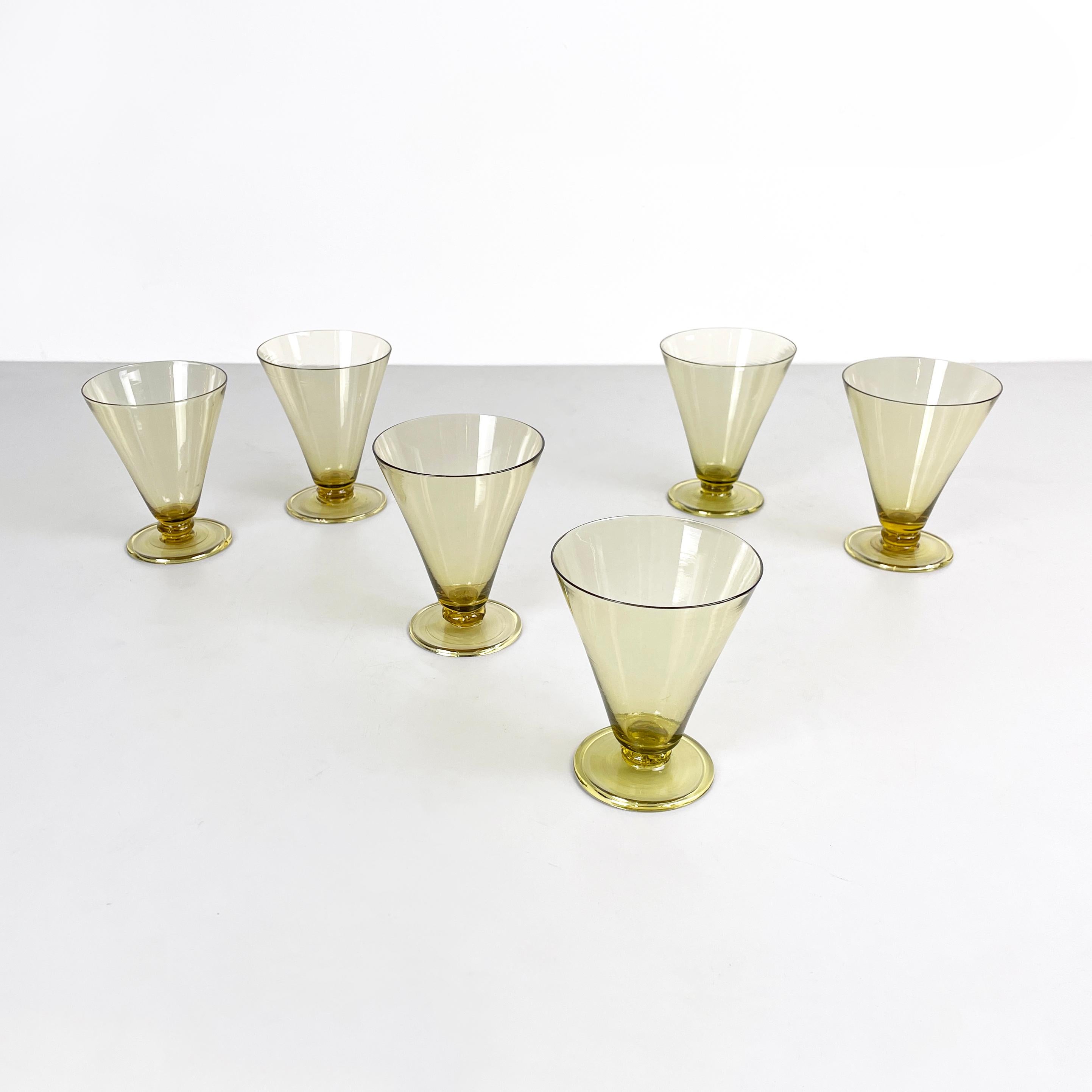 Italian modern Wine or water Glass in yellow-transparent Murano glass by Venini, 1990s
Set of 6 glasses with round base in yellow-transparent Murano glass. The cup is in the shape of an inverted cone made of thin glass. Each glass has a slight