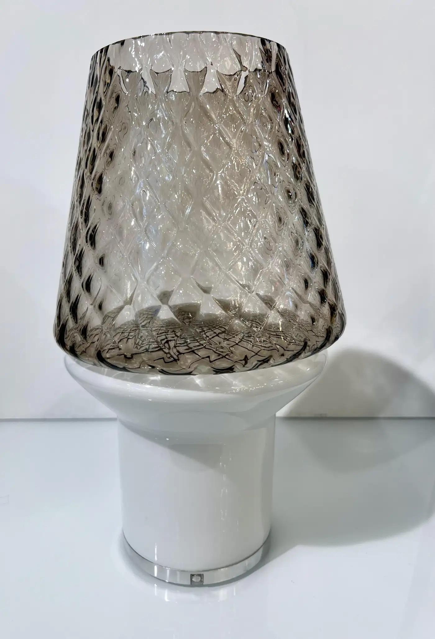 Lampe de bureau/vase de table italienne moderne en verre blanc et gris, à gradation câblée en vente 4