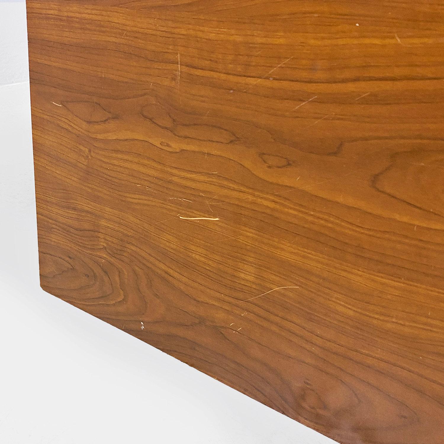 Pedestal o mesa expositora o de café italiana moderna de madera y laminado, años 70 en venta 4