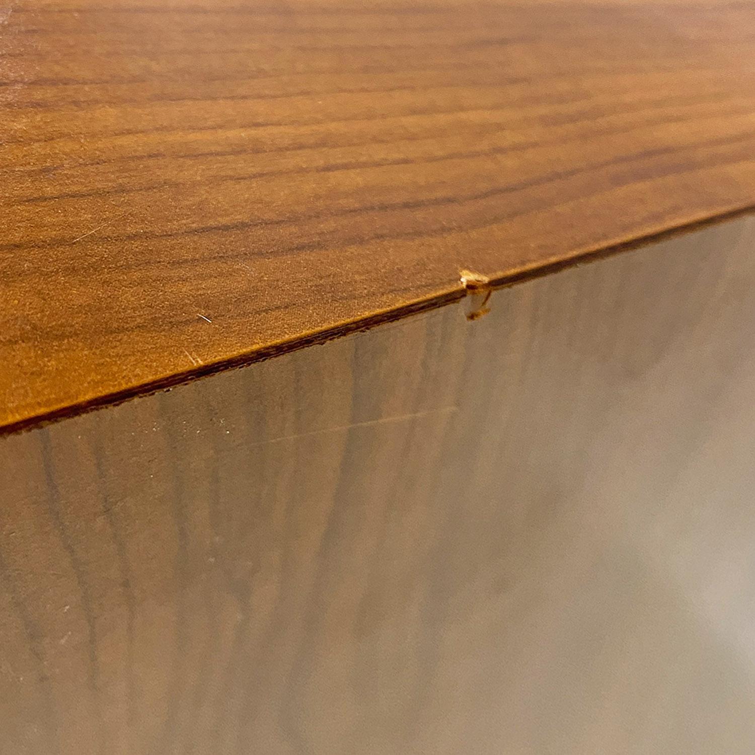 Pedestal o mesa expositora o de café italiana moderna de madera y laminado, años 70 en venta 5