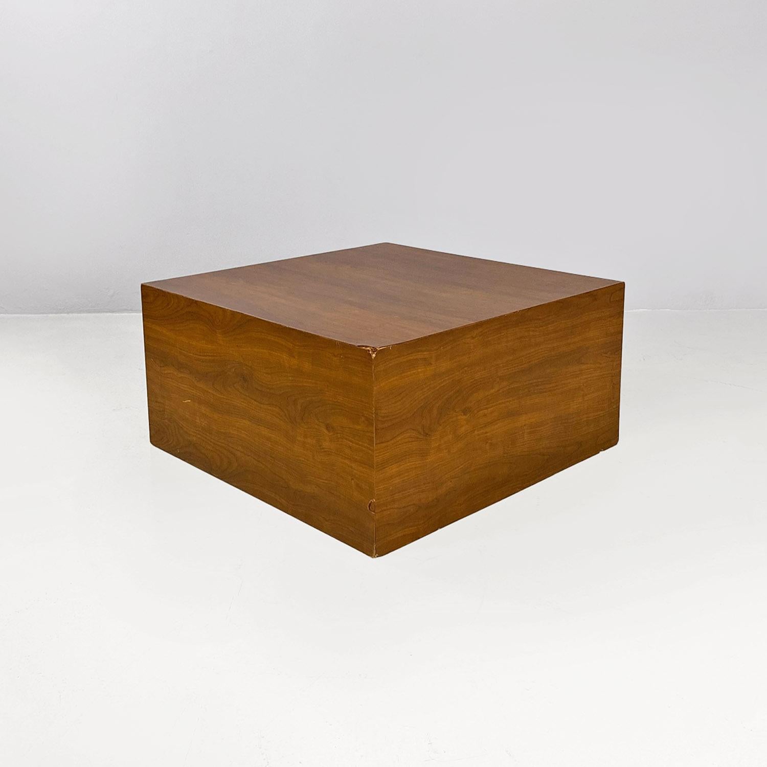 Pedestal o mesa expositora o de café italiana moderna de madera y laminado, años 70 Moderno en venta